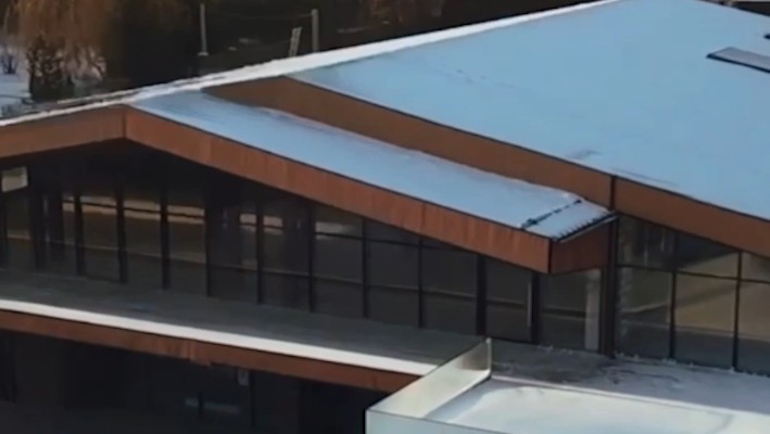 Отделка фасада дома планкеном из термоясеня