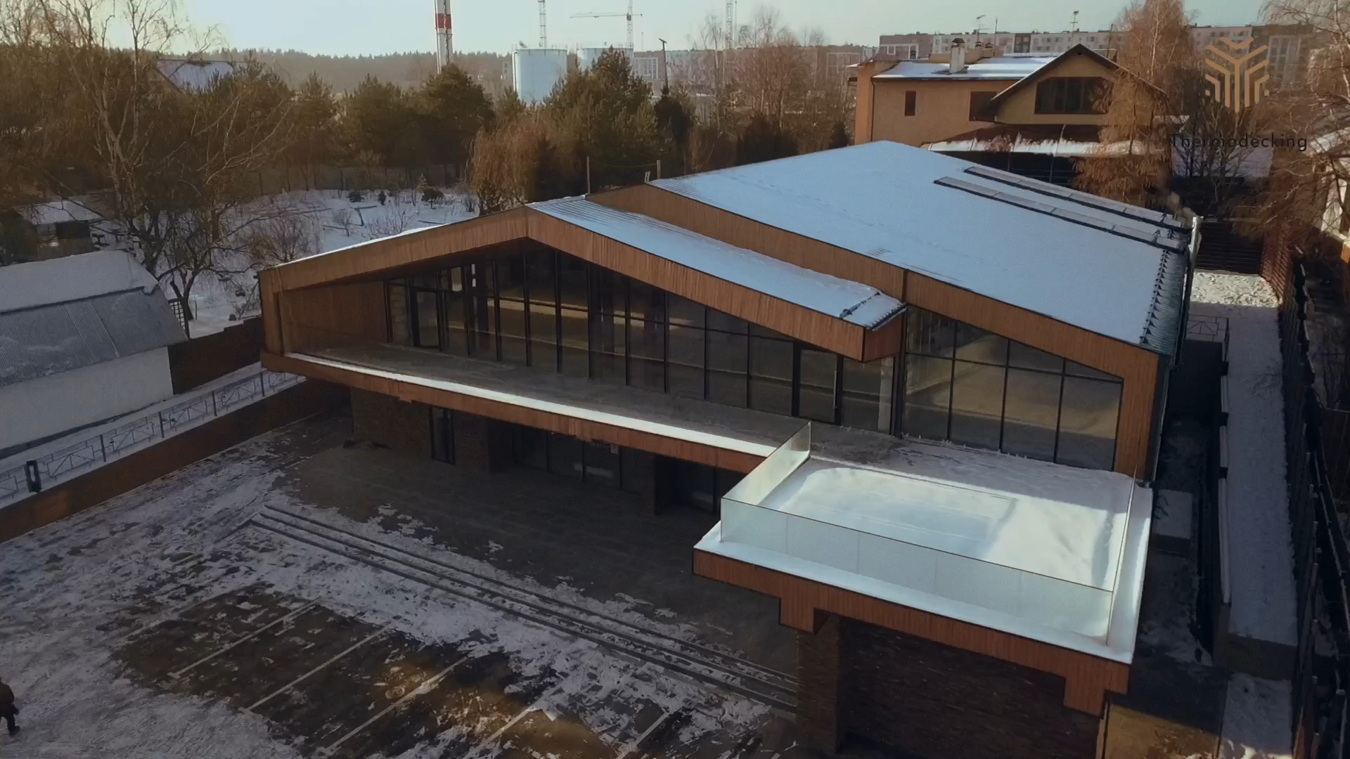 Отделка фасада дома Термоясенем - image 01 Отделка фасада дома деревом. Планкен из вечного Термоясеня - image 01