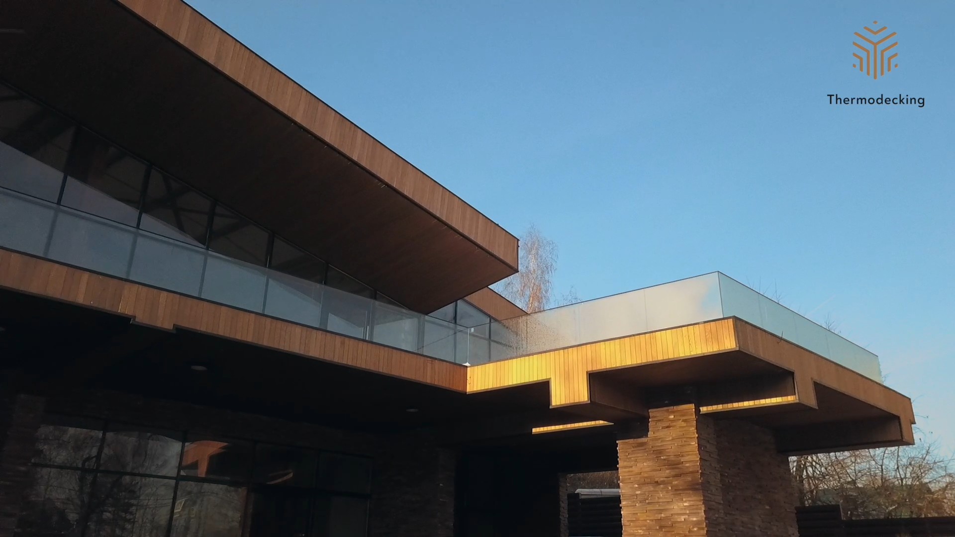 Отделка фасада дома Термоясенем - image 02 Отделка фасада дома деревом. Планкен из вечного Термоясеня - image 02